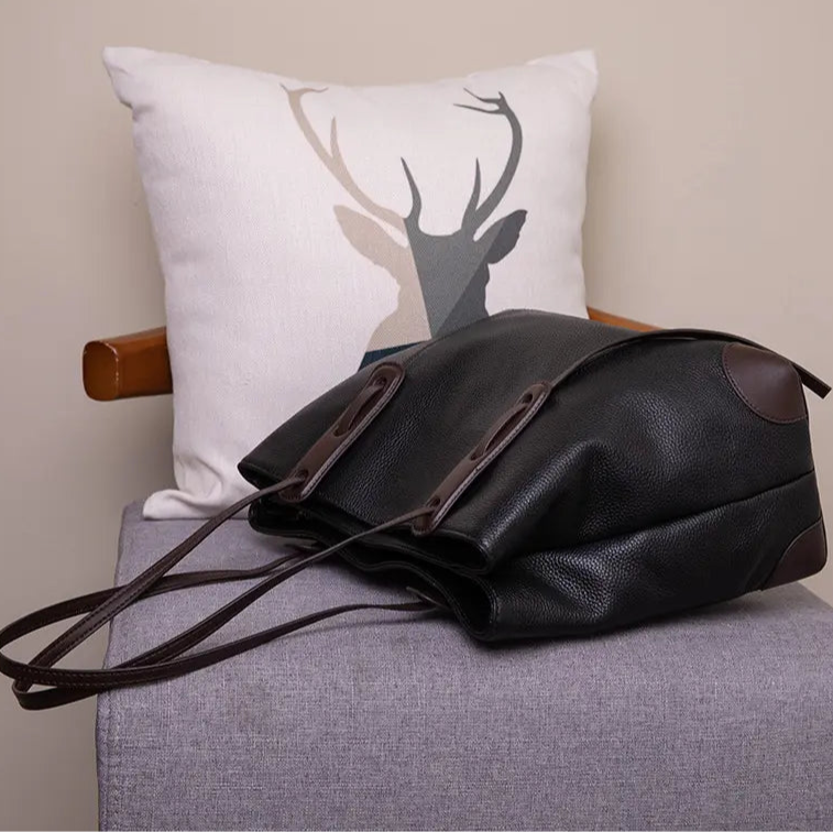 Le Grand Sac En Cuir Élégance Soignée Et Sophistication Assumée