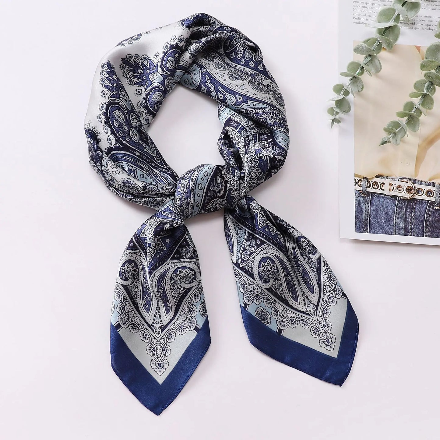 Foulard carré en satin 70x70 cm – léger et doux pour un style estival