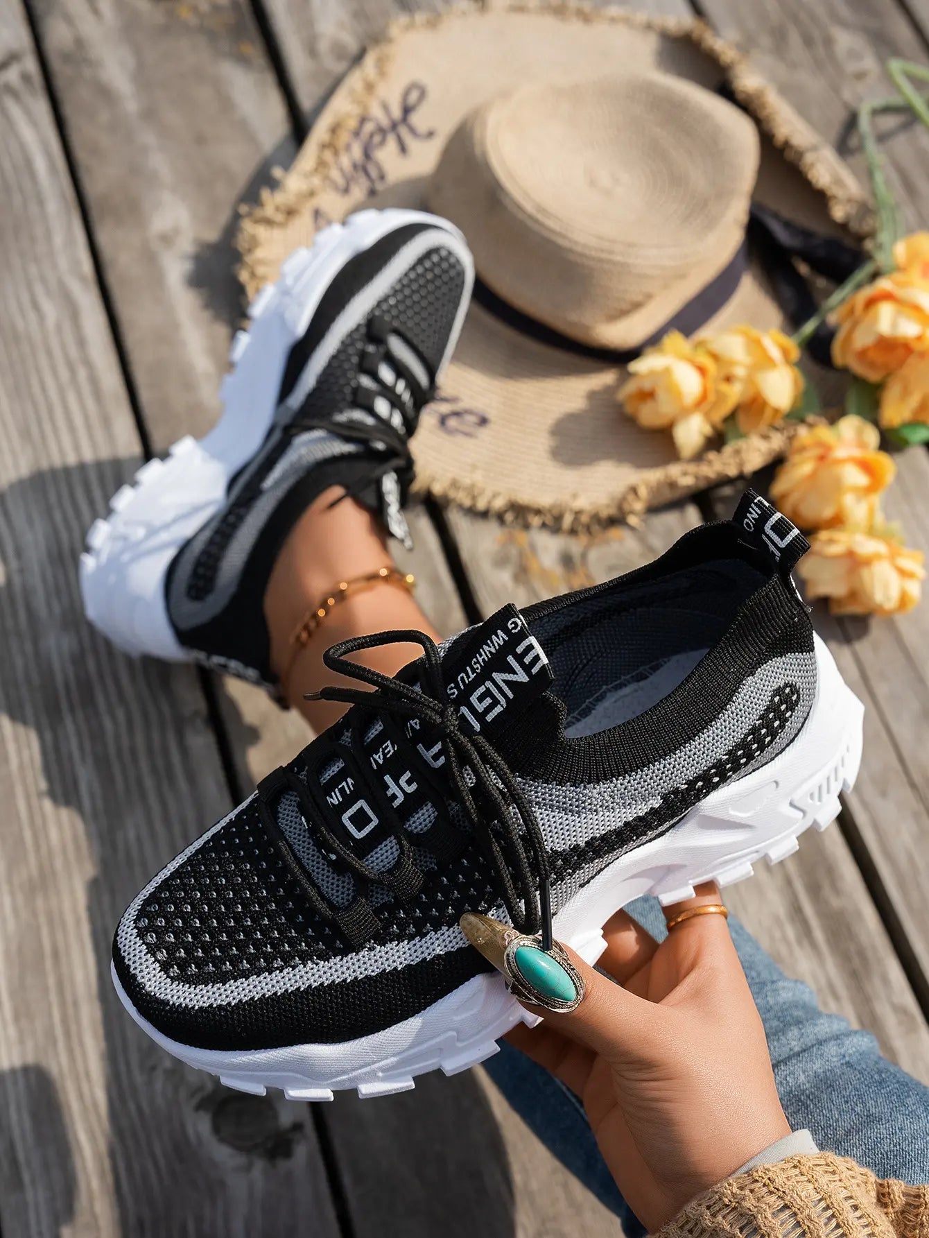 Baskets femme en maille Flyknit vue de profil