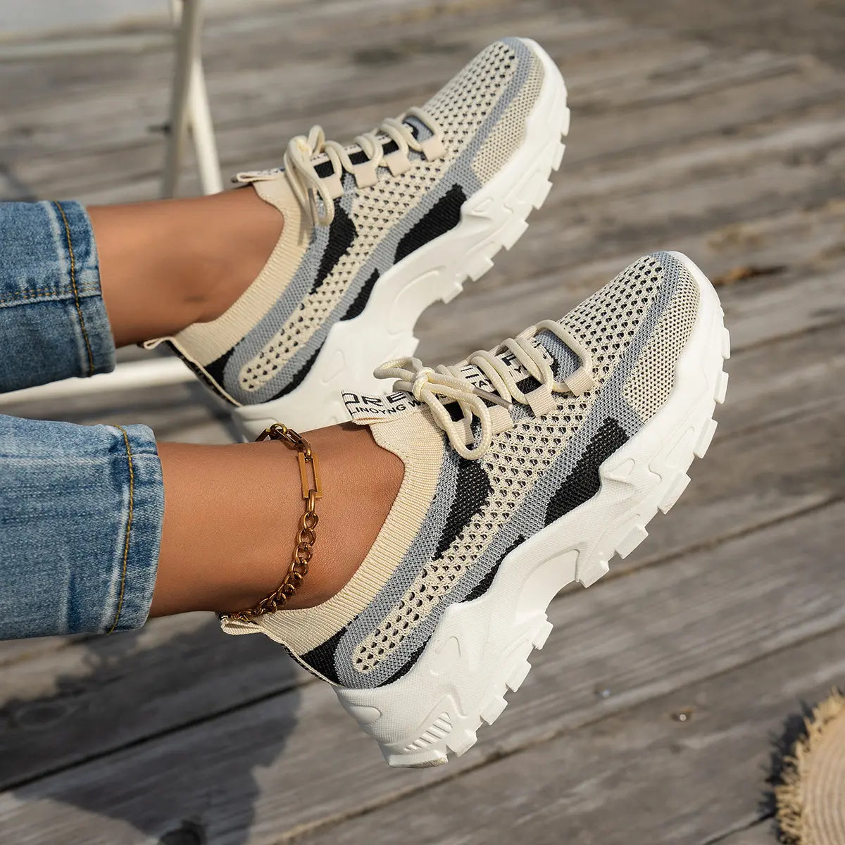 Baskets femme en maille Flyknit vue de profil