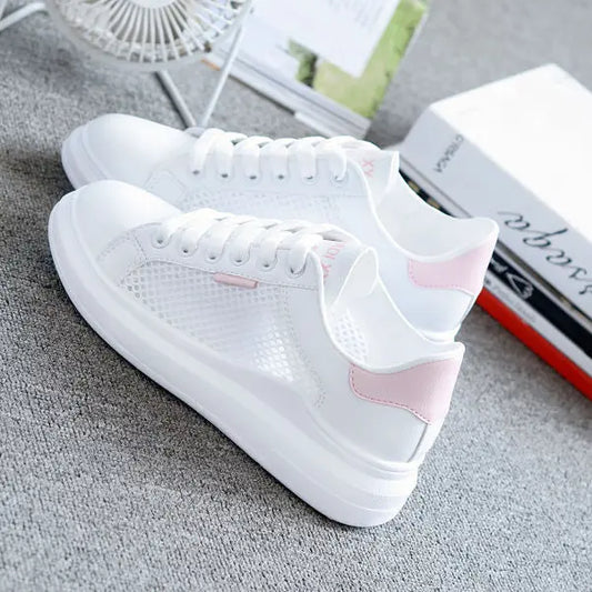 Sneakers blanches femme au style moderne et élégant SecretBombe.