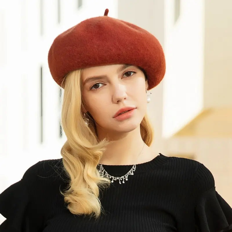Béret femme en laine rouge vif, style dôme classique, taille ajustable, accessoire mode femme tendance et élégant