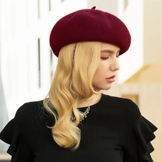 Béret femme en laine vin rouge, forme dôme, bords plats, taille ajustable, look élégant et moderne, parfait pour l’hiver