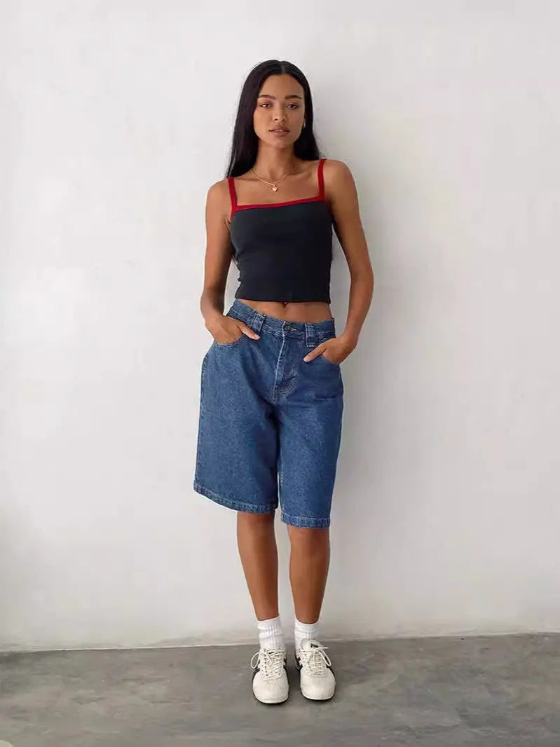 Short denim femme confortable et tendance, style street hipster, couleur bleu foncé
