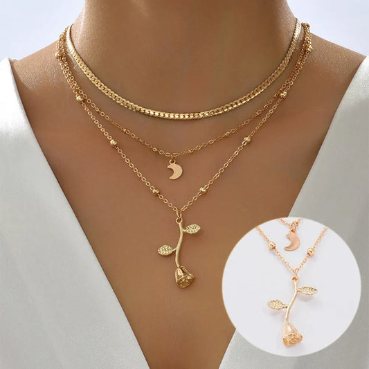 Collier féminin à trois chaînes fines, pendentifs lune et fleur, design chic et tendance