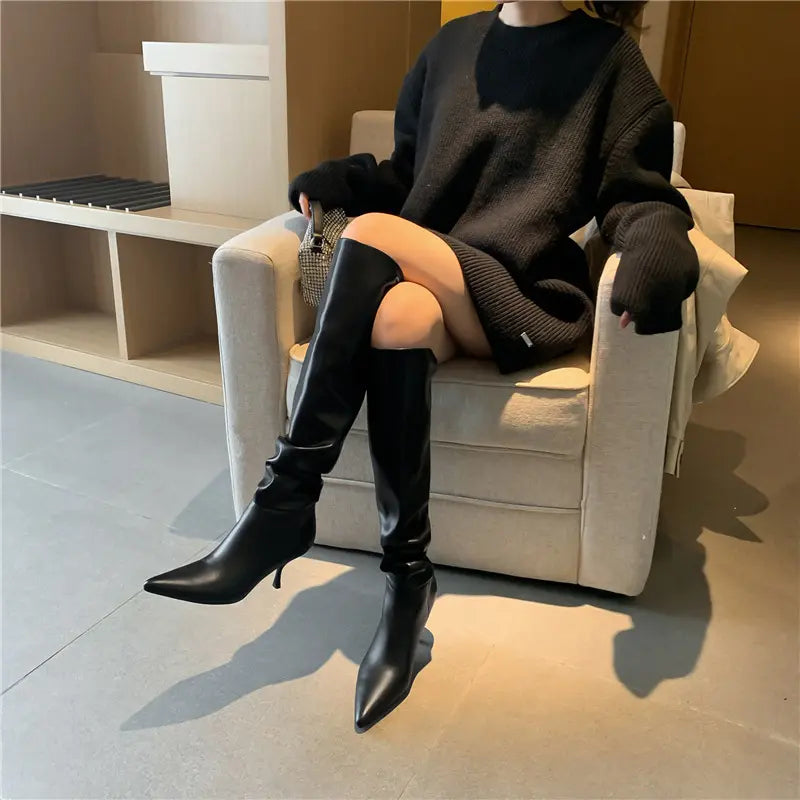 Bottes mode femme noires cuir vegan bout pointu tendance