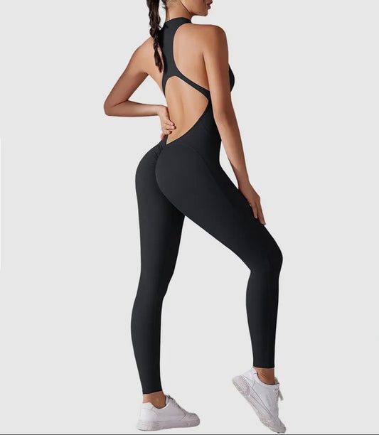 Combinaison de sport noire vue de face, tissu gainant et extensible