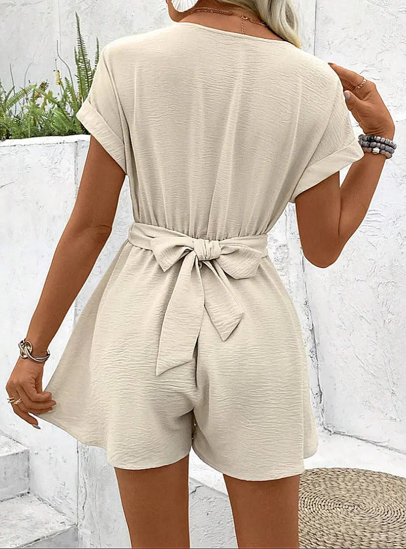 Combinaison short fluide et raffinée en polyester léger pour femme