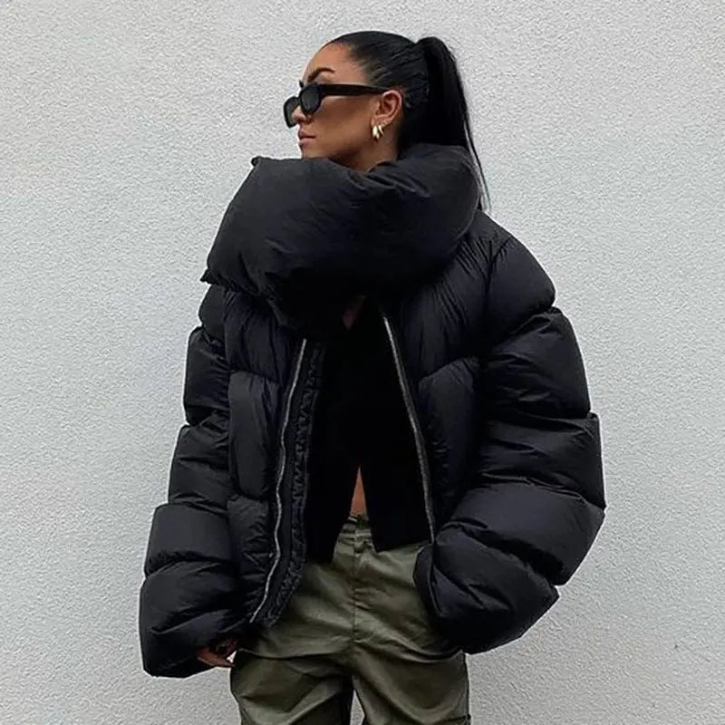 Look complet avec doudoune courte noire, style chic et décontracté pour sorties hivernales