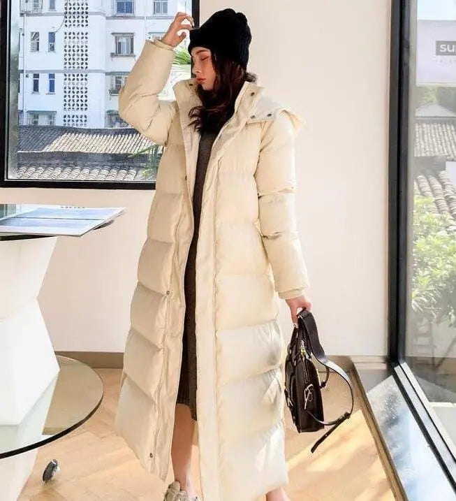 Détail du tissu polyester et coton de la doudoune longue, texture douce et chaude