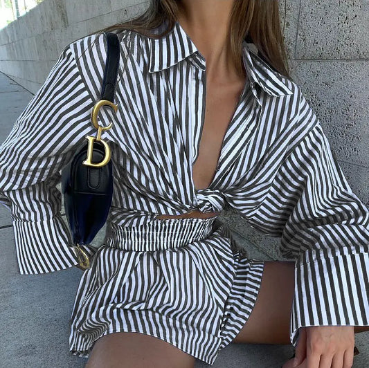 Ensemble chemise fluide manches longues et short ample femme, motif rayures noir style urbain décontracté chic
