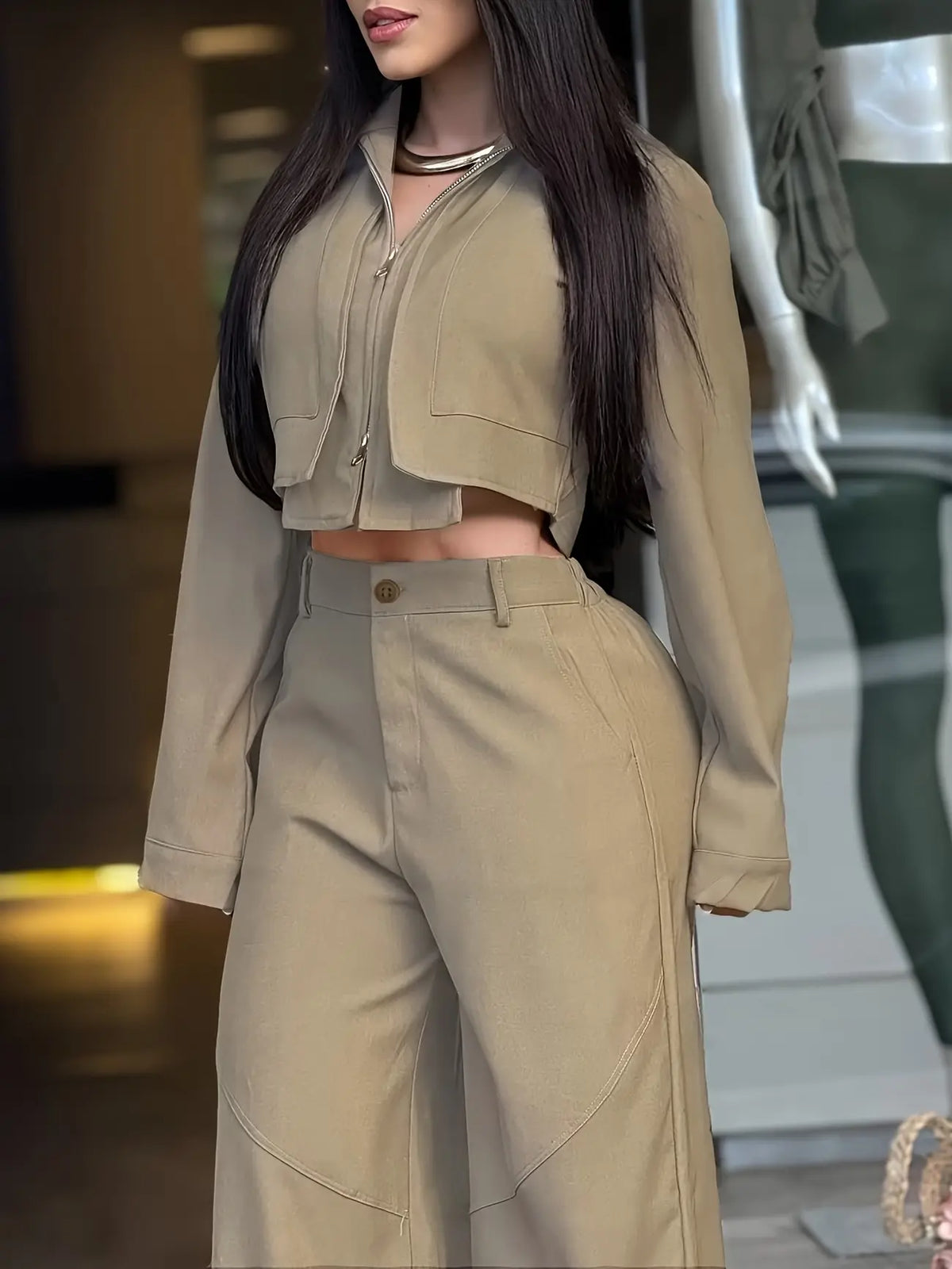 Ensemble femme beige avec chemise boutonnée et pantalon large SecretBombe