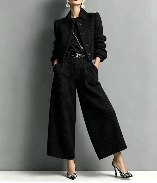 Ensemble femme noir deux pièces avec veste courte et pantalon large SecretBombe