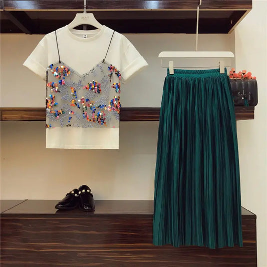 Haut Blanc Basique Avec Détail En Sequins Colorés + Jupe Longue Plissée Vert Émeraude Ultra Tendance Disponible en Couleur Blanc (Haut) + Jupe Vert Émeraude