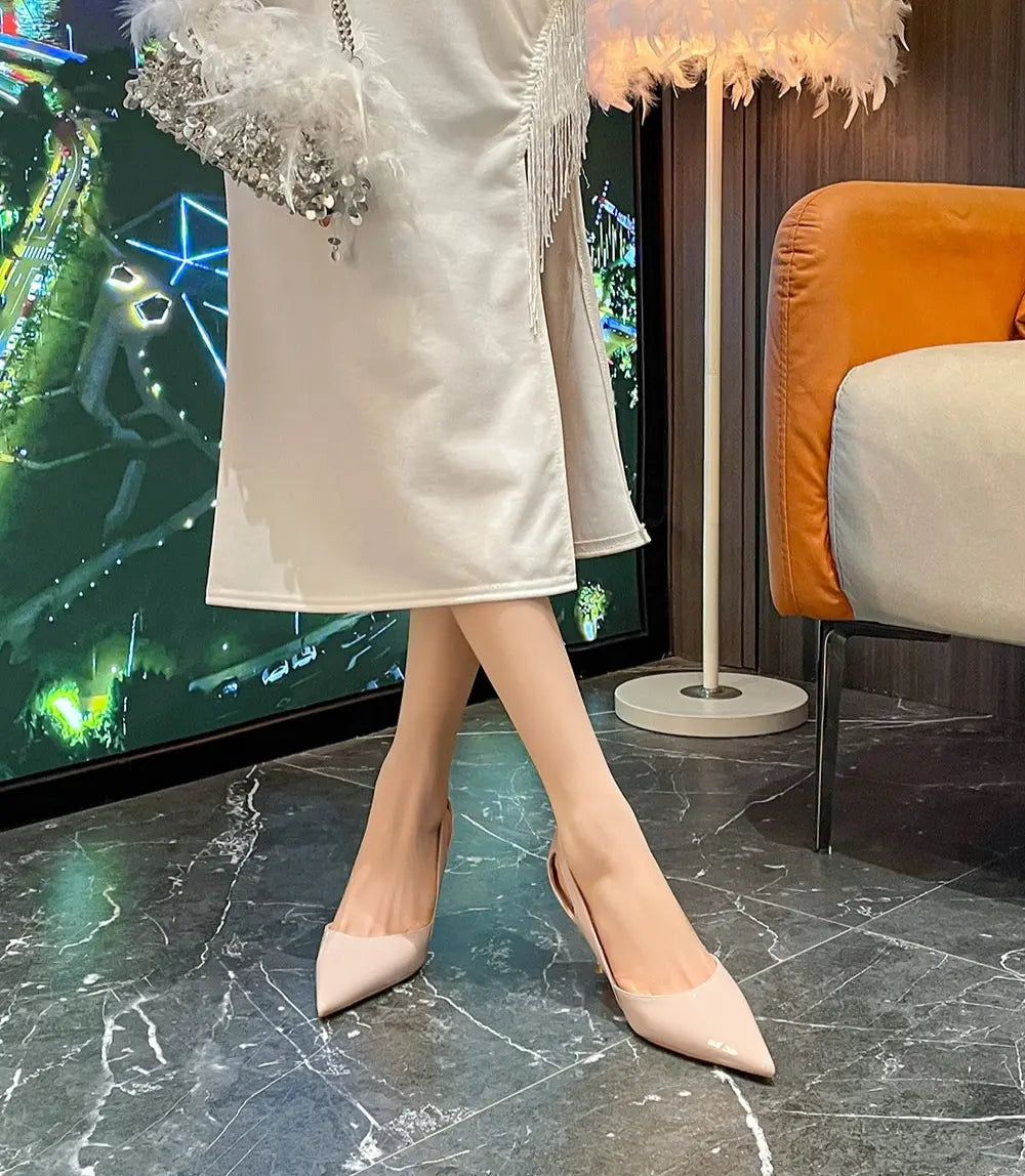 Escarpins nude élégants cuir végan brillant silhouette élancée et raffinée