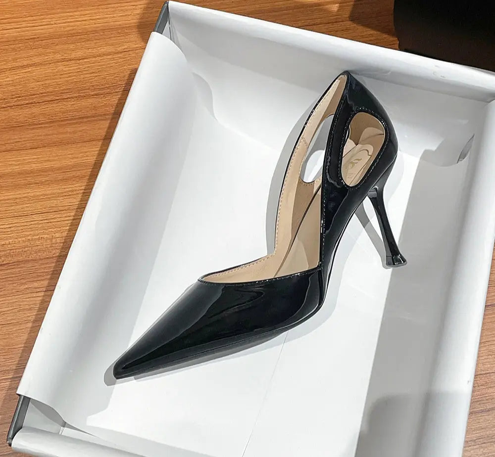 Chaussures habillées femme escarpins vernis noir élégants et sophistiqués