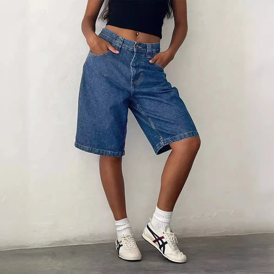 Short denim femme confortable et tendance, style street hipster, couleur bleu foncé