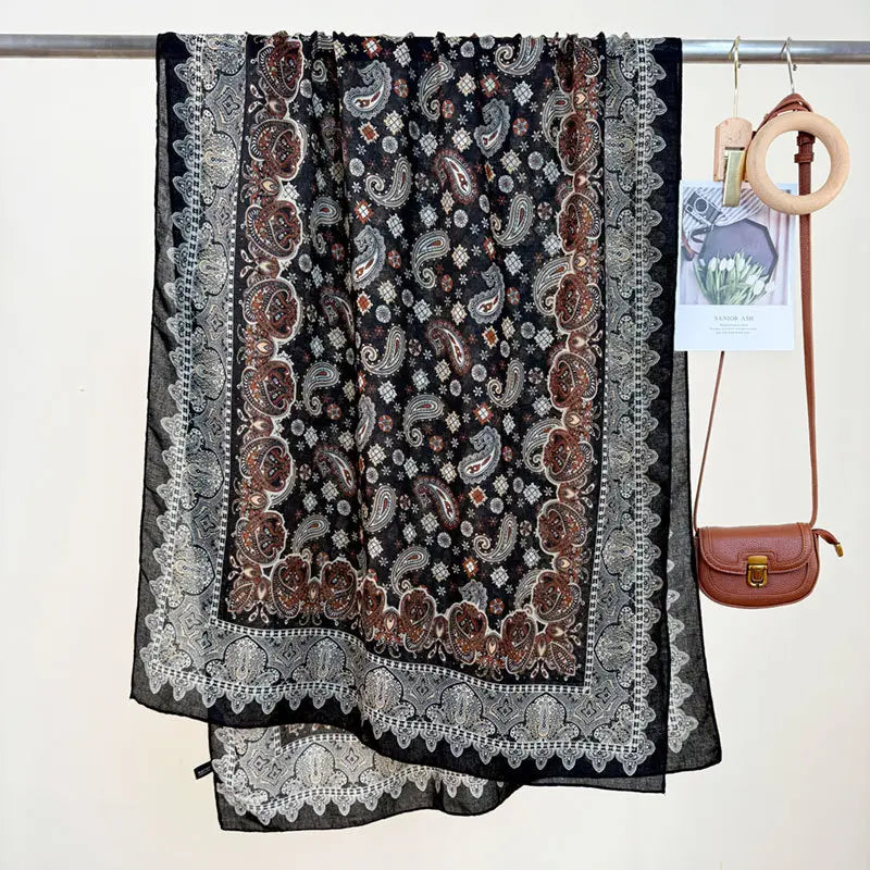 Foulard fleuri noir mi-long – style sobre et raffiné pour femme