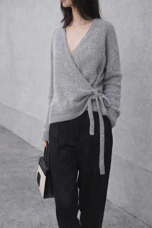 Gilet femme col V croisé gris élégant pour la mi-saison – secretbombe