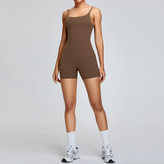 Mannequin portant le haut de yoga, maintien optimal et coupe ajustée