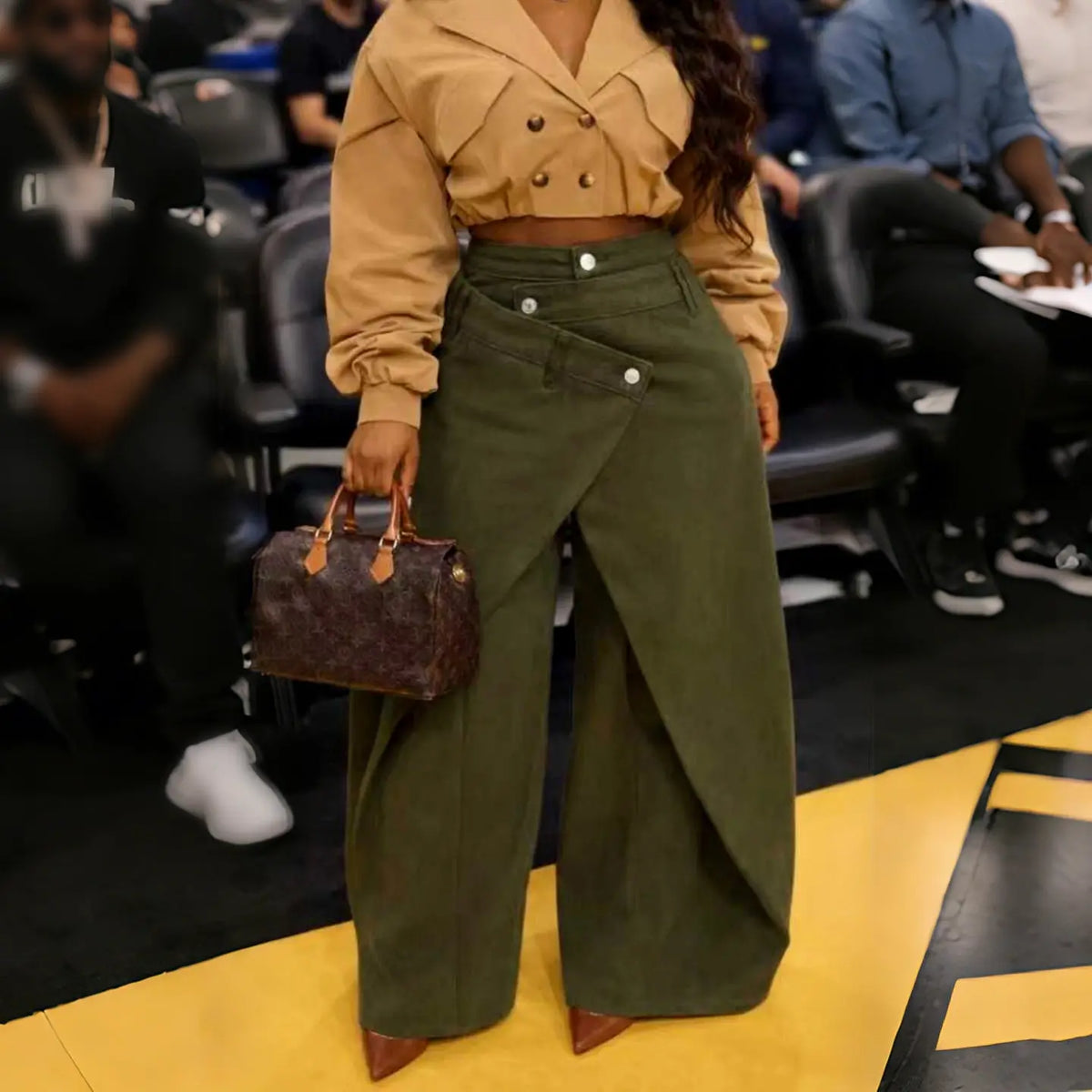Jean large femme vert à coupe asymétrique SecretBombe