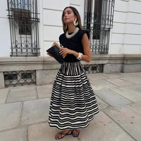 Jupe longue rayée noir et blanc femme SecretBombe, coupe fluide et évasée élégante
