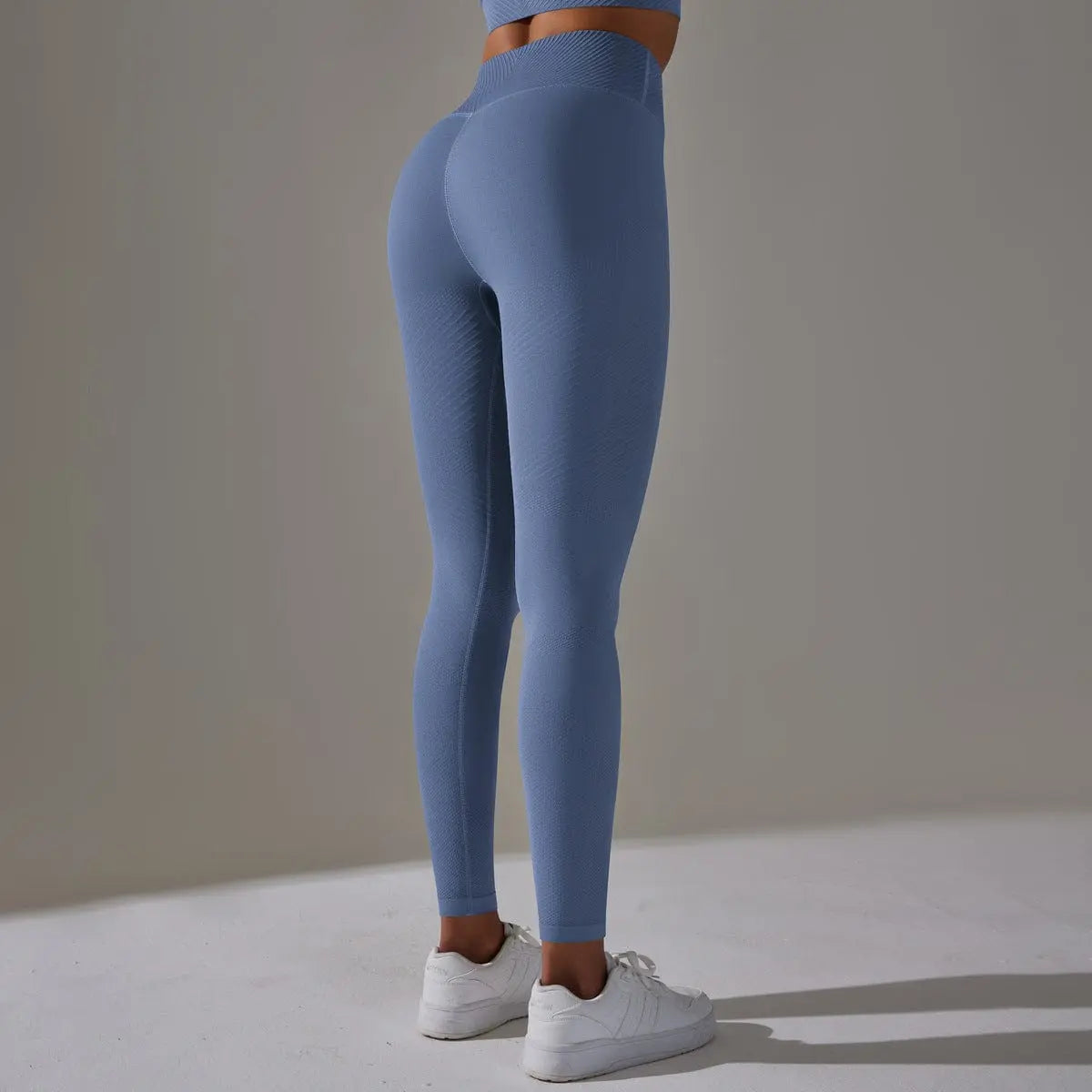 Mannequin portant le legging de yoga, coupe ajustée et confortable