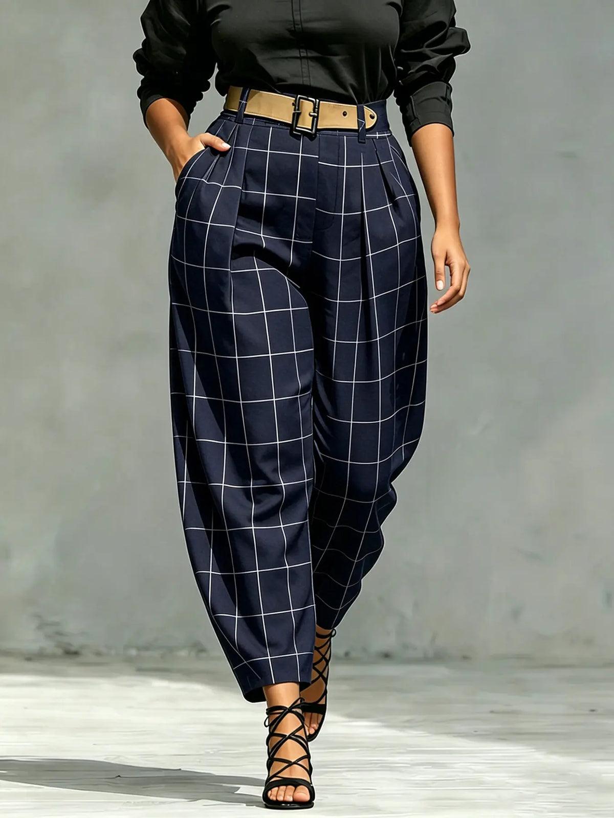 Pantalon carotte femme bleu marine à carreaux SecretBombe