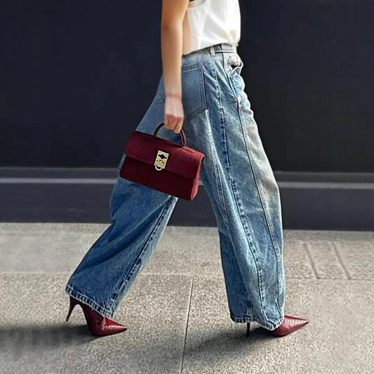 ean femme coupe large en denim lavé – look urbain et moderne.