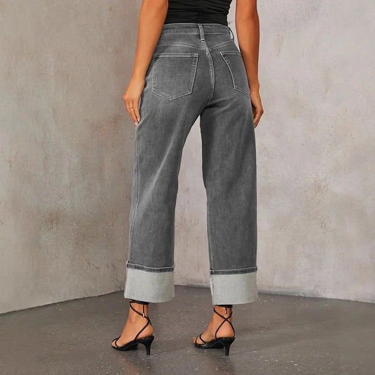 Pantalon jean femme style streetwear coupe droite, effet usé moderne et urbain