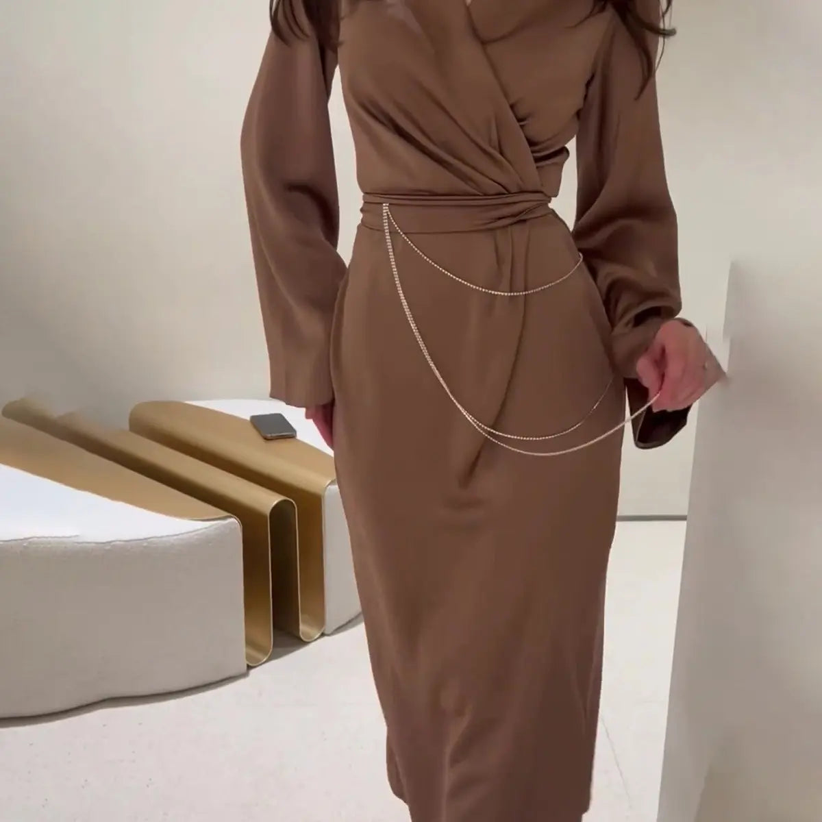 Robe longue satinée luxueuse, idéale pour les grandes occasions