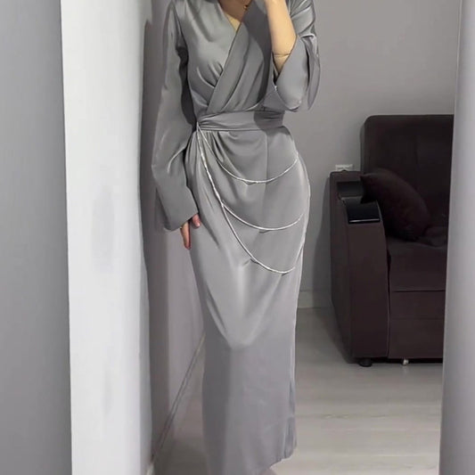 Robe satinée parfaite pour une soirée élégante ou un cocktail