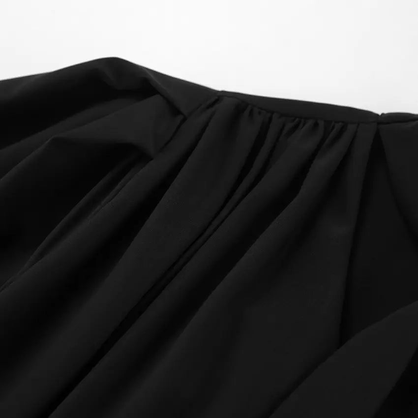 Robe trapèze noire chic idéale pour une soirée ou une sortie habillée