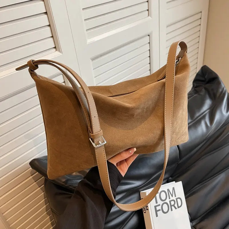 Sac bandoulière femme en daim souple et confortable à porter