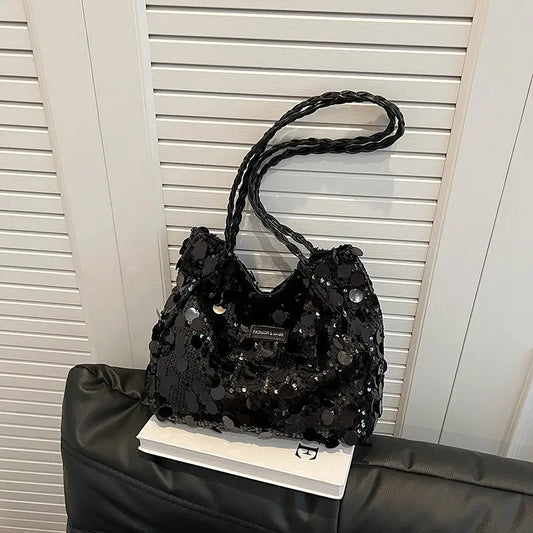 Sac à main ultra tendance avec finitions brillantes, apportant une touche d’éclat à vos tenues quotidiennes, mélange parfait entre style urbain et glamour