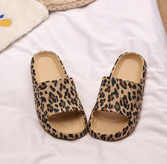 Claquettes souples et confortables coloris vusage maison plage extérieur