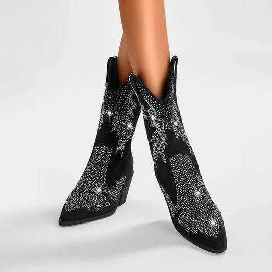 Bottes santiags femme noires décorées de strass argentés, talon de 7 cm, vue de profil.