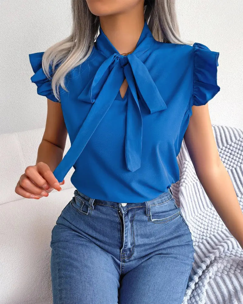 Chemisier femme bleu à col lavallière avec manches volantées SecretBombe