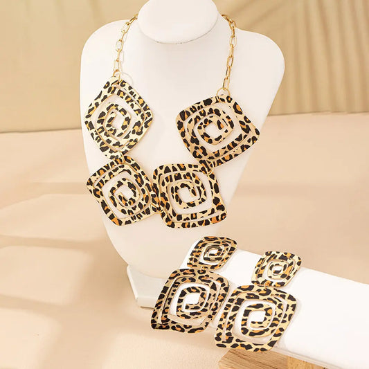 SecretBombe collier femme motif léopard géométrique style palace chic et tendance