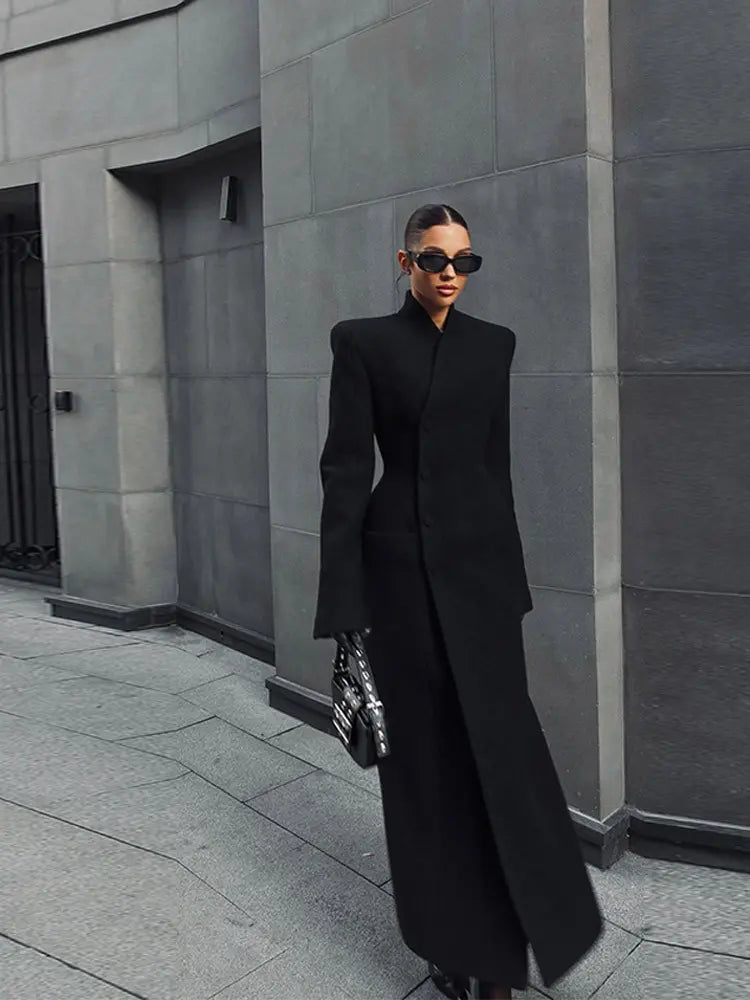 manteau noir femme allure couture moderne SecretBombe