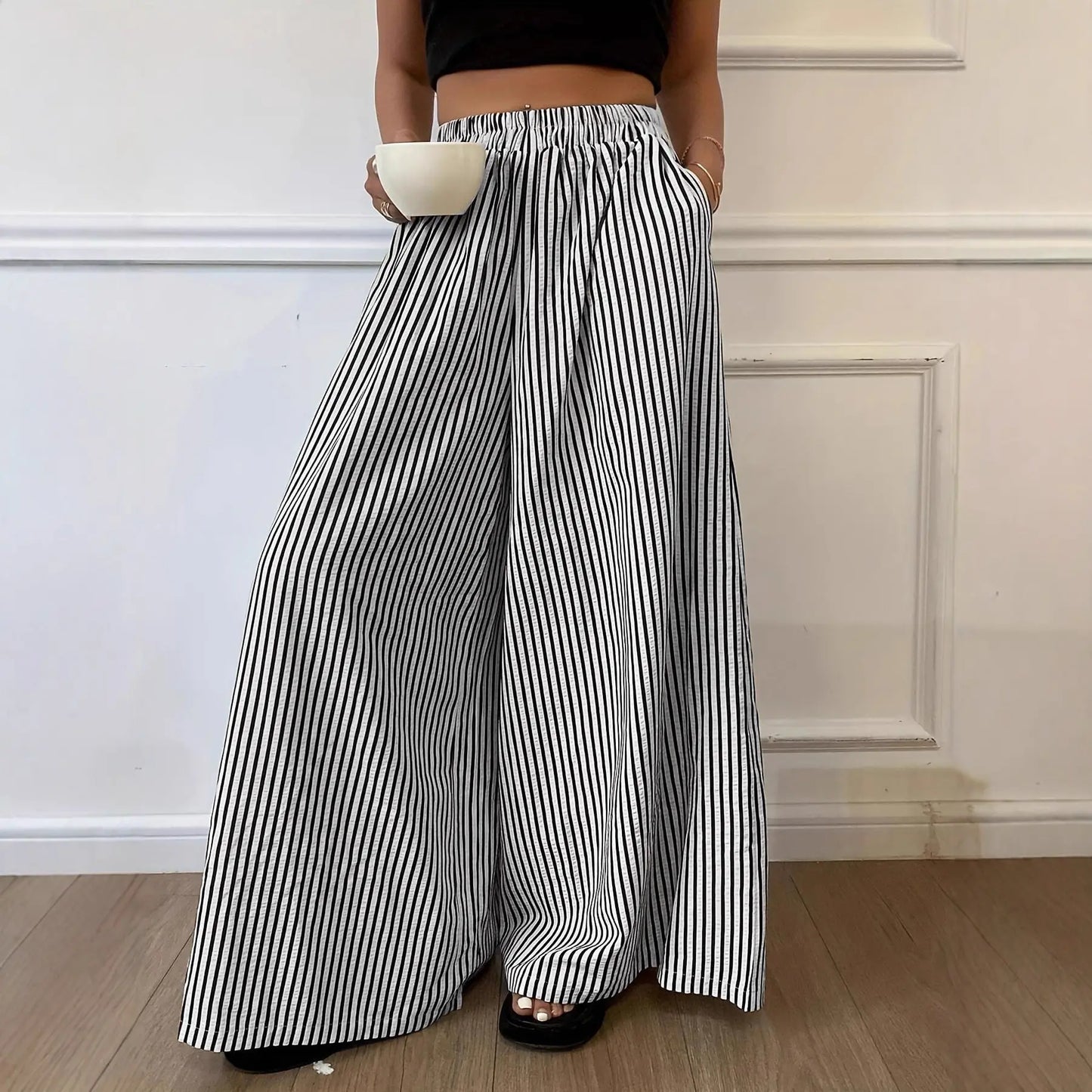 Pantalon palazzo rayé rose avec taille haute, idéal pour un look chic – SecretBombe.