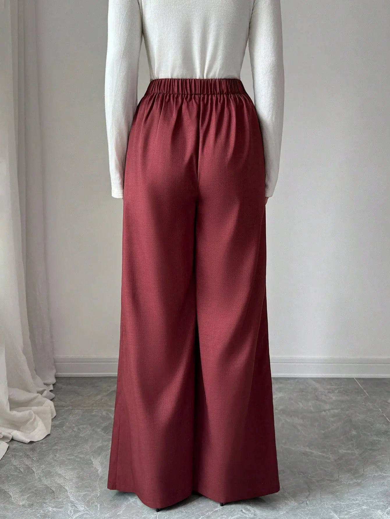 Pantalon wide leg bordeaux SecretBombe élégance moderne et intemporelle