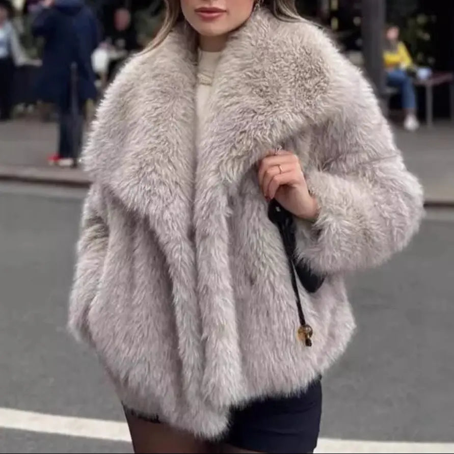 Veste courte en fausse fourrure femme chic et élégante – SecretBombe