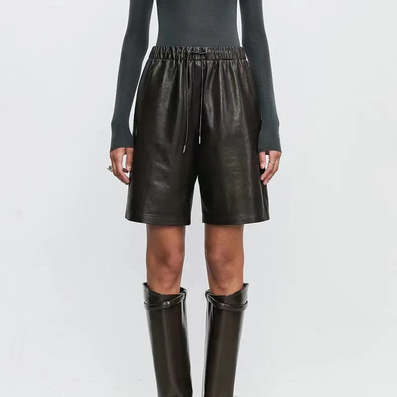Pièce mode incontournable : short cuir véritable femme pour look tendance chic