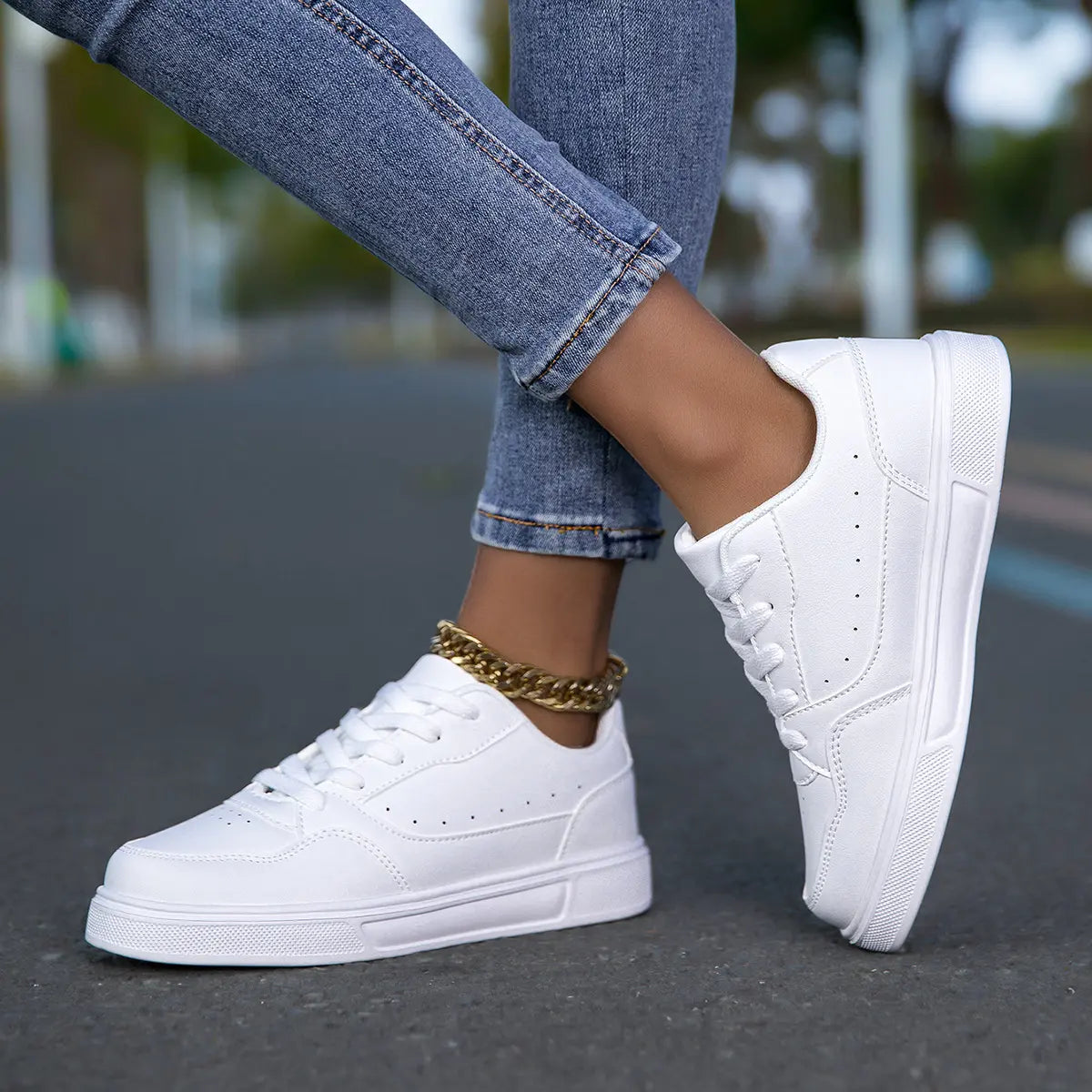 Talon plat 1-3 cm des sneakers blanches