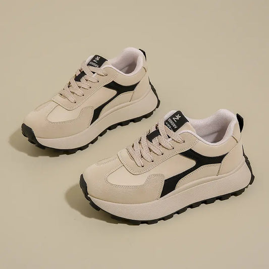 Sneakers femme noires couture apparente style urbain confort léger