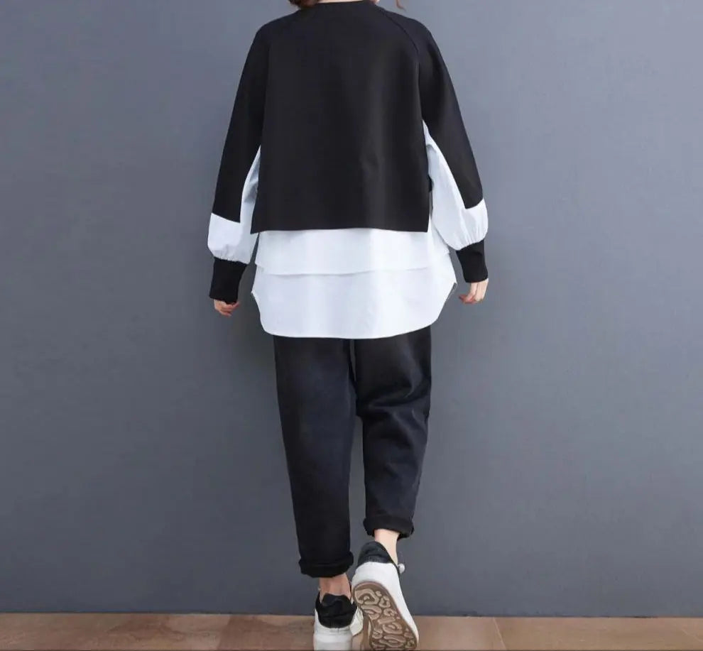 Sweat bicolore oversize noir et blanc, coupe loose ample, effet deux pièces superposées, manches longues froncées