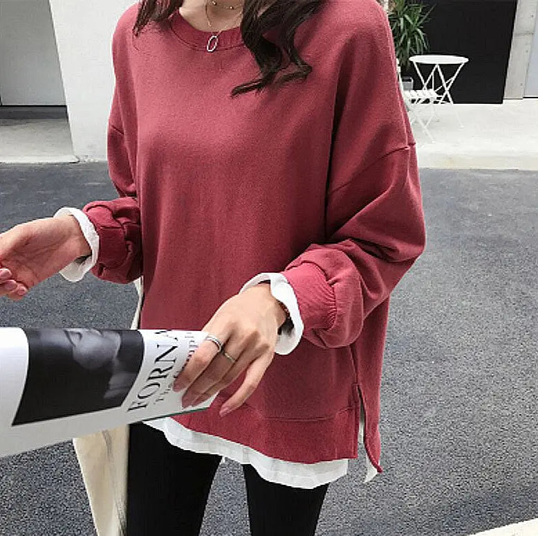 Sweat femme deux-en-un avec effet superposé, style décontracté chic, coupe ample, manches longues, plusieurs couleurs tendance, confortable et moderne