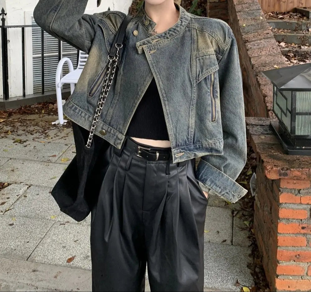 « Look casual avec veste vintage en denim vieilli et accessoires »