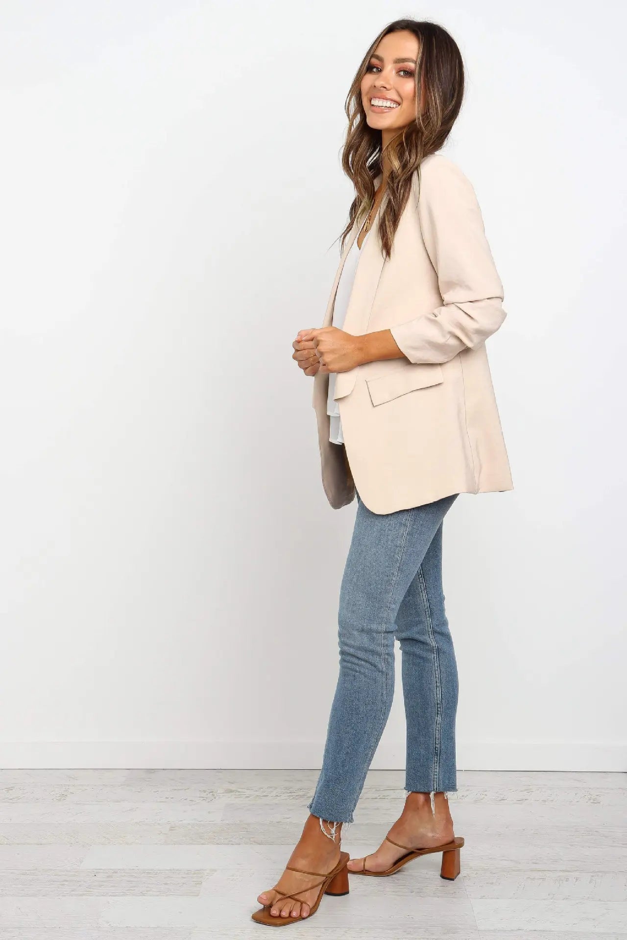 Veste tailleur femme ouverte coupe moderne confortable noir ou beige